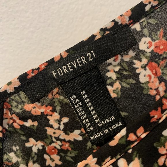 Forever 21 Short Multicolor Floral Top Sz M - Picture 3 of 3